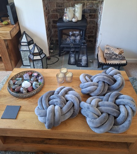 Soft knotted cushions - soft,
